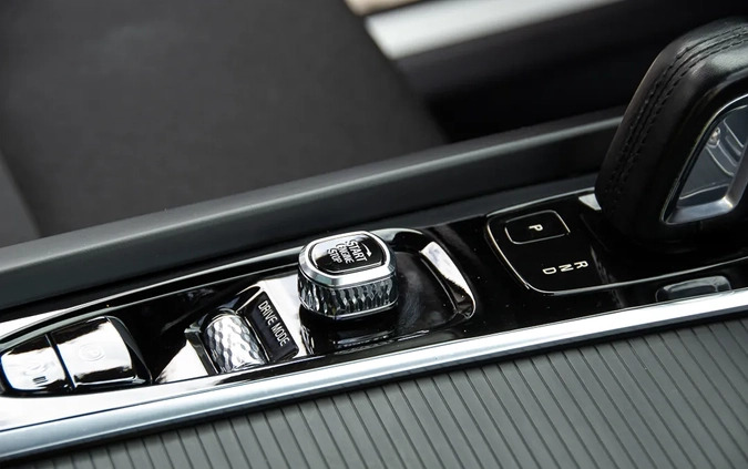 Volvo XC 60 cena 109899 przebieg: 221500, rok produkcji 2020 z Pobiedziska małe 781